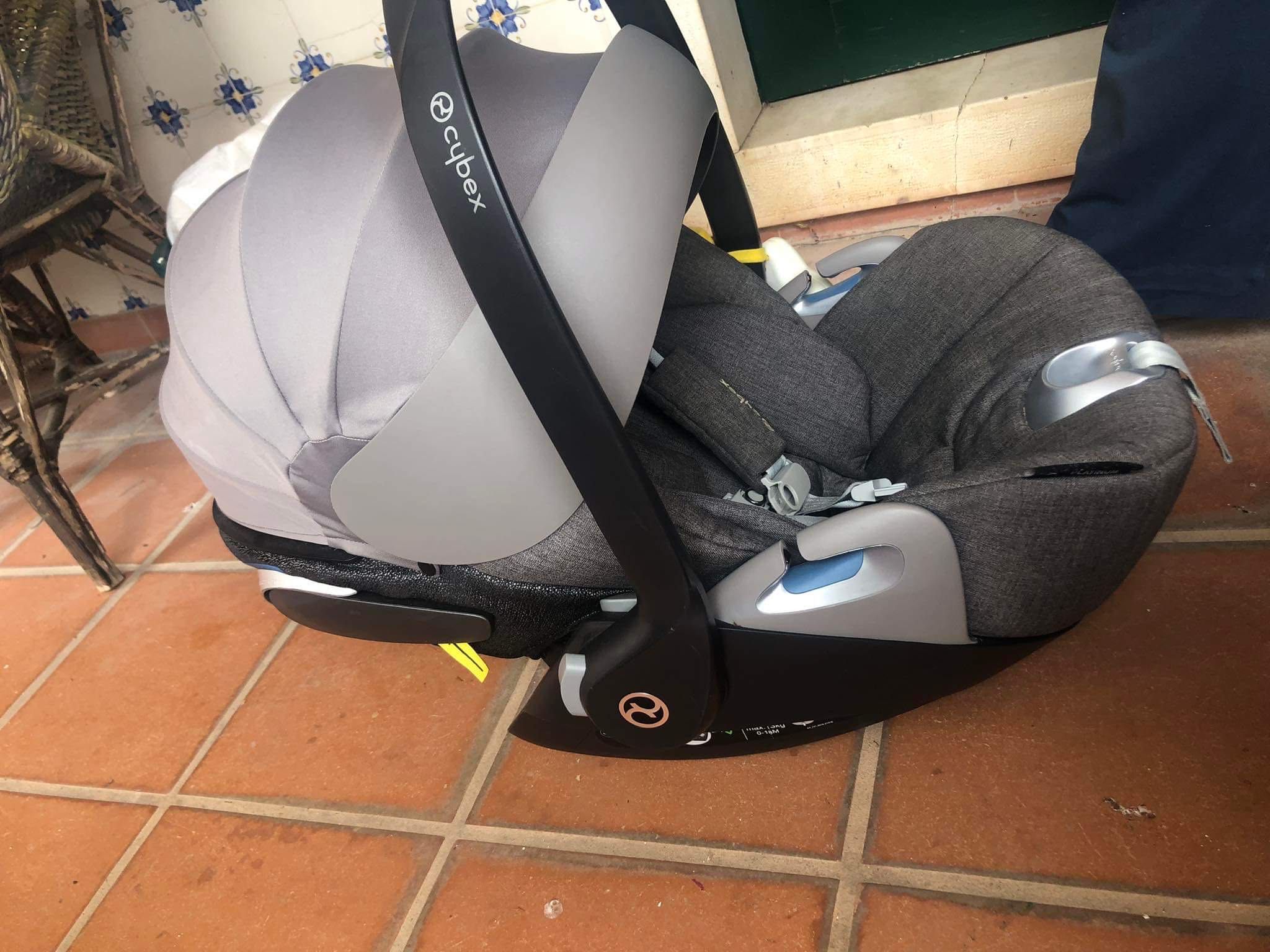 Cadeira de carro Cybex para transporte de bebé