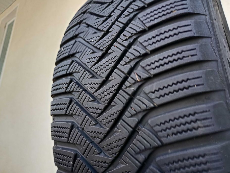 225/55 r17 -4шт- Laufen 19р. зима шини резина 225 55 17 (L12*4)