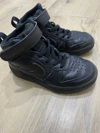 Sprzedam buty dziecięce Nike court borough rozmiar 27,5