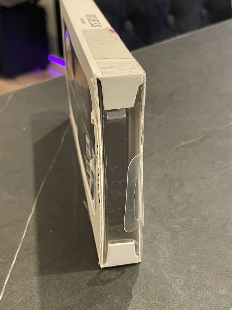 ETUI PLECKI GUESS do telefonu IPhone 13 Pro Max