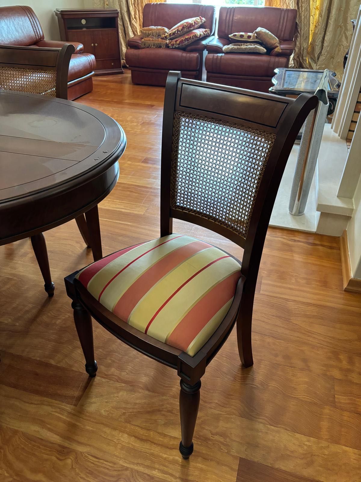 Conjunto Mesa + 6 cadeiras novas