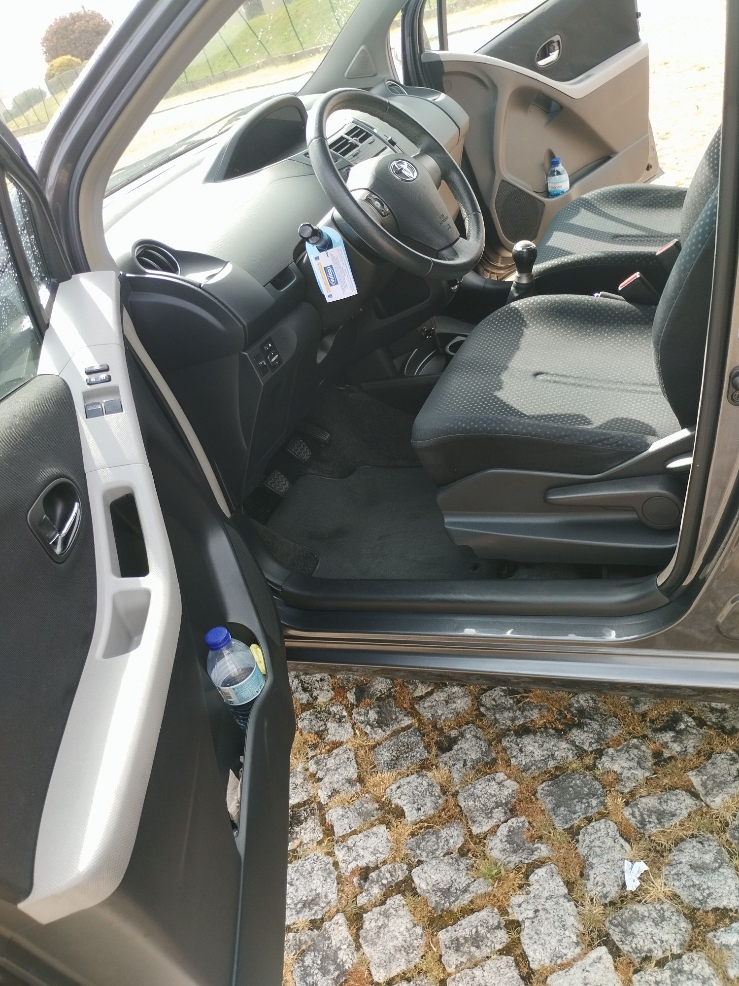 Toyota Yaris1.0-gasolina112.000km-jantes-sensores,etc-só quem quer bom