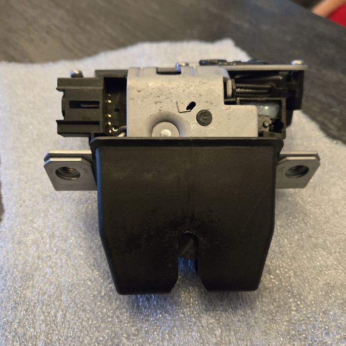 Продам замок задньої ляди Lincoln MKX. Аналог