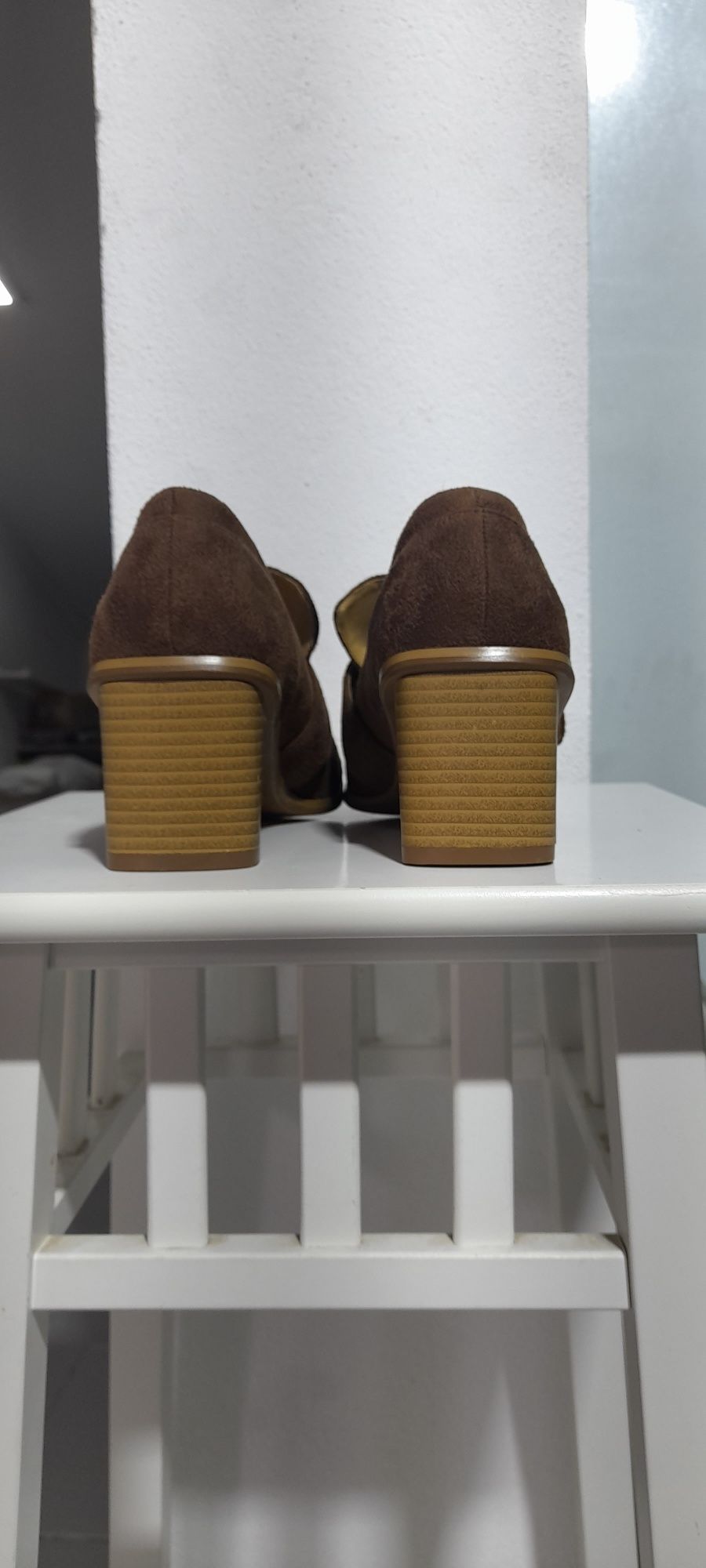 Sapatos de camurça