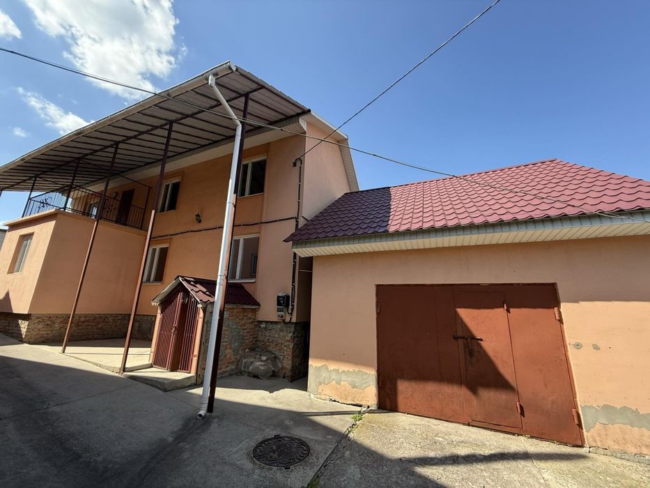 Продаж будинку у жилому стані