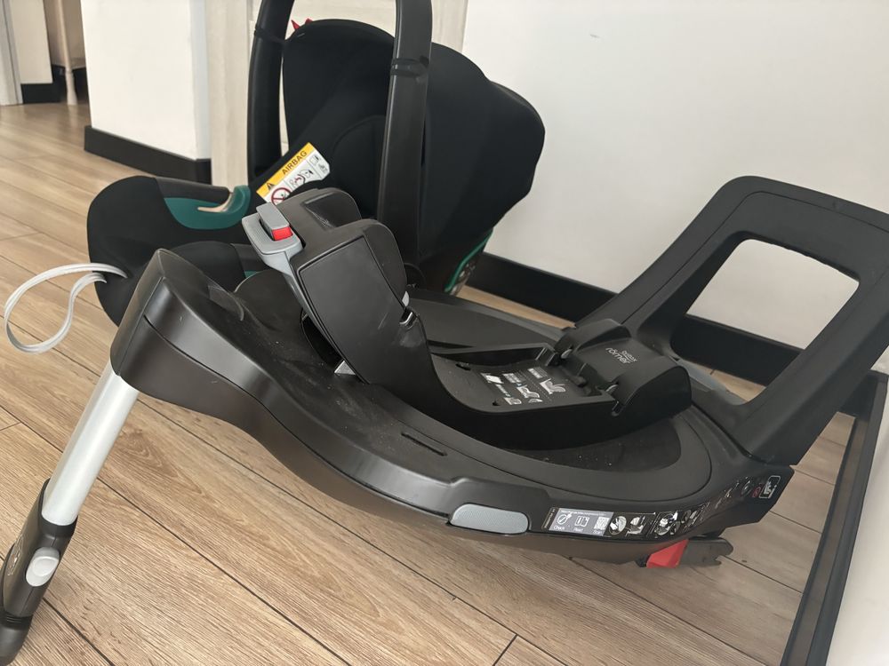 Fotelik samochodowy z basa obrotowa Marki Britax