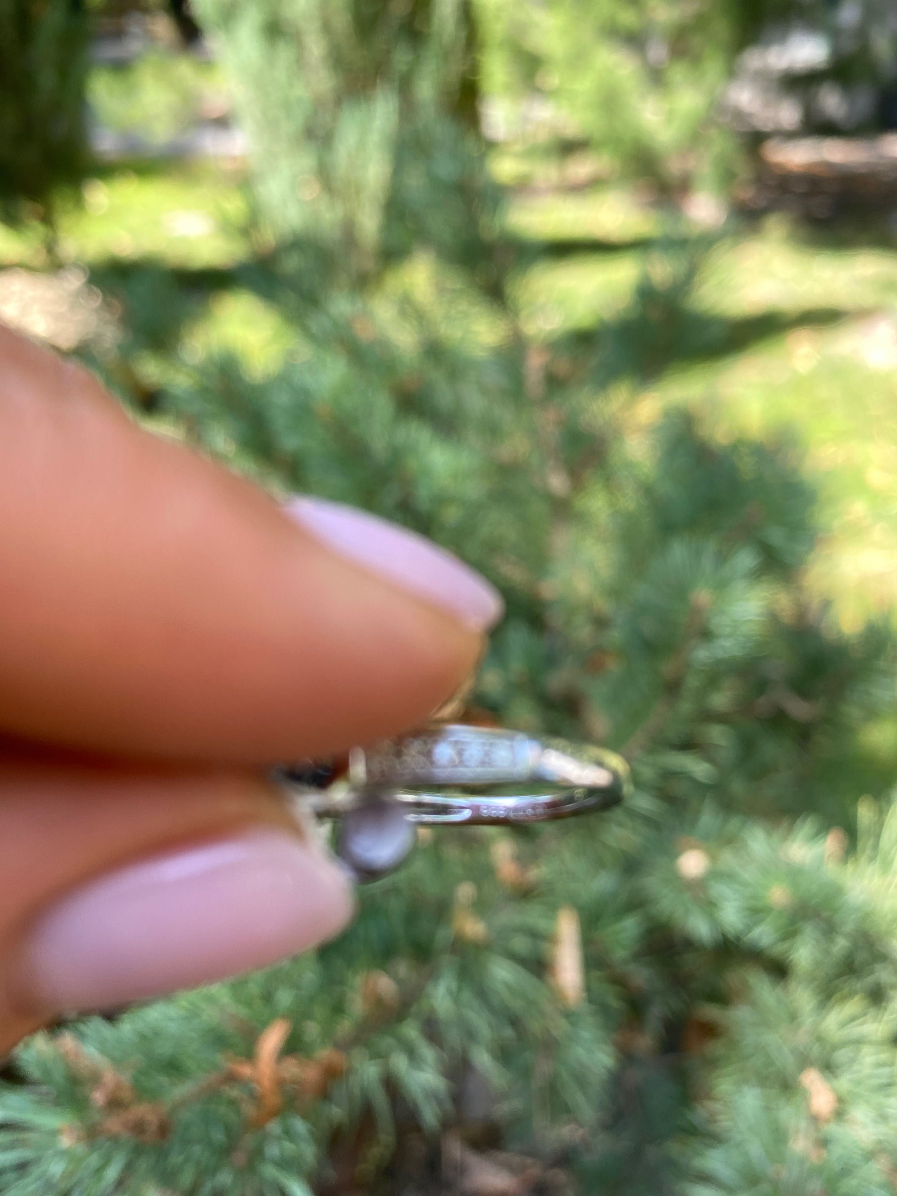 Кольцо из белого золота с топаз и бриллиантами