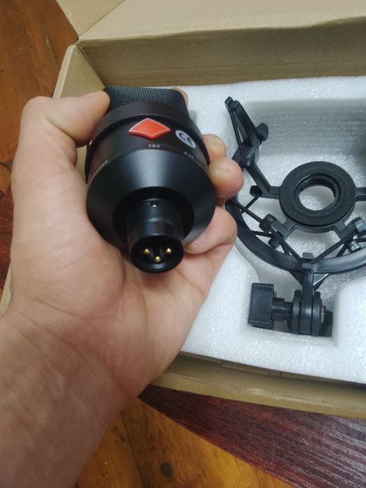 Конденсаторный мікрофон TLM 103