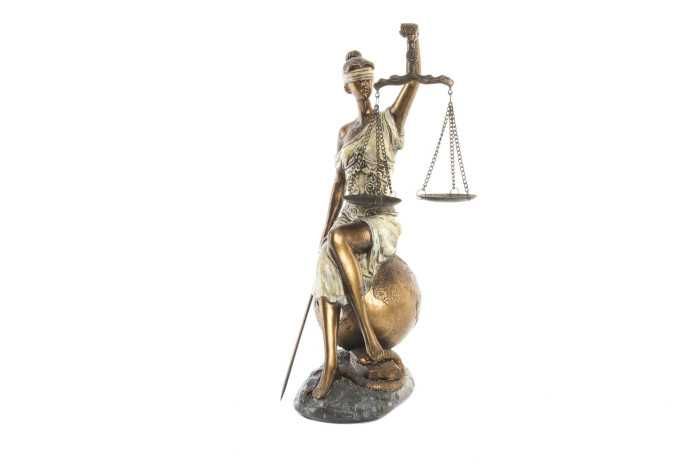 Estatueta Deusa da Justiça - 17x35cm By Arcoazul
