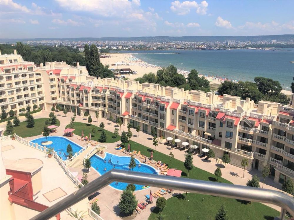 Апартамент Варна перша лінія моря, комплекс з басейном