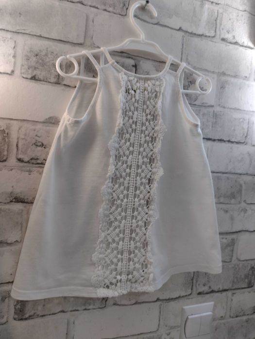 biała bluzka koszulka ramiączkach Zara ażurowa koronka na plecach 104