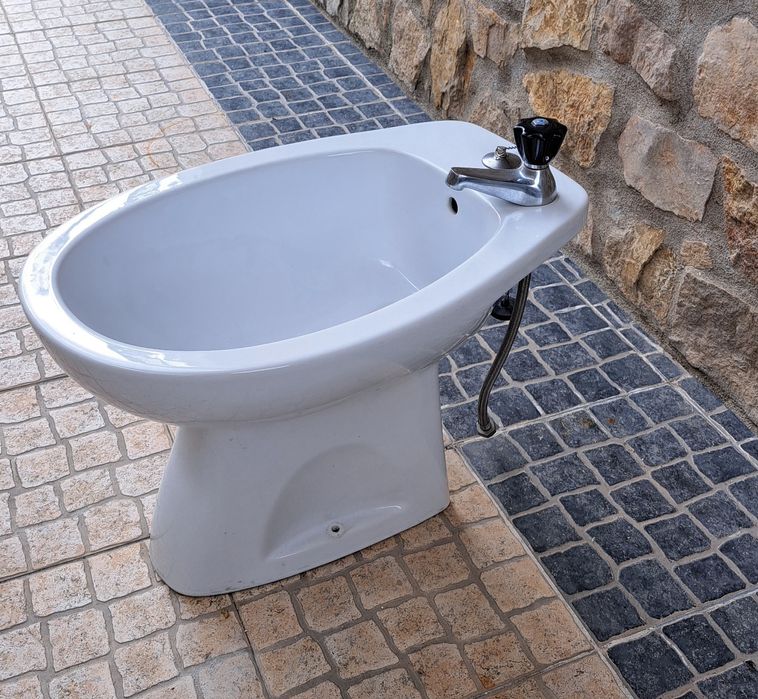 Vendo bidé com torneira