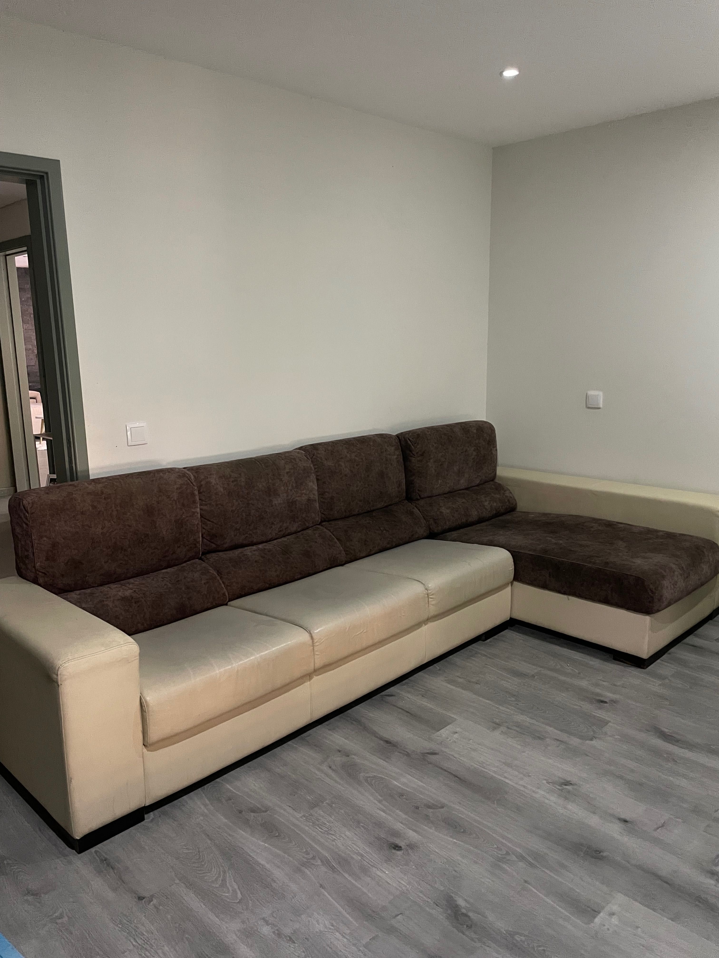 Sofá com chaise longue