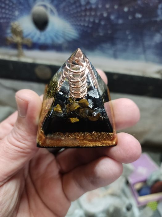 Pirâmide Orgonite