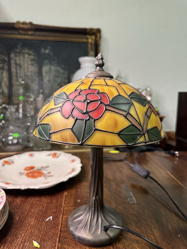 Lampka stołowa w typie Tiffany szklana witrażowa kwiat dekoracja 871