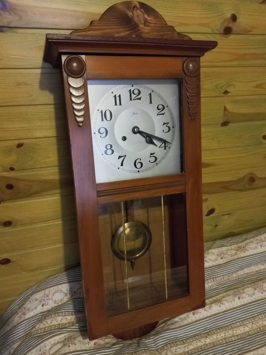 Старовинні годинники.  Ремонт, реставрація, репасаж годинників
