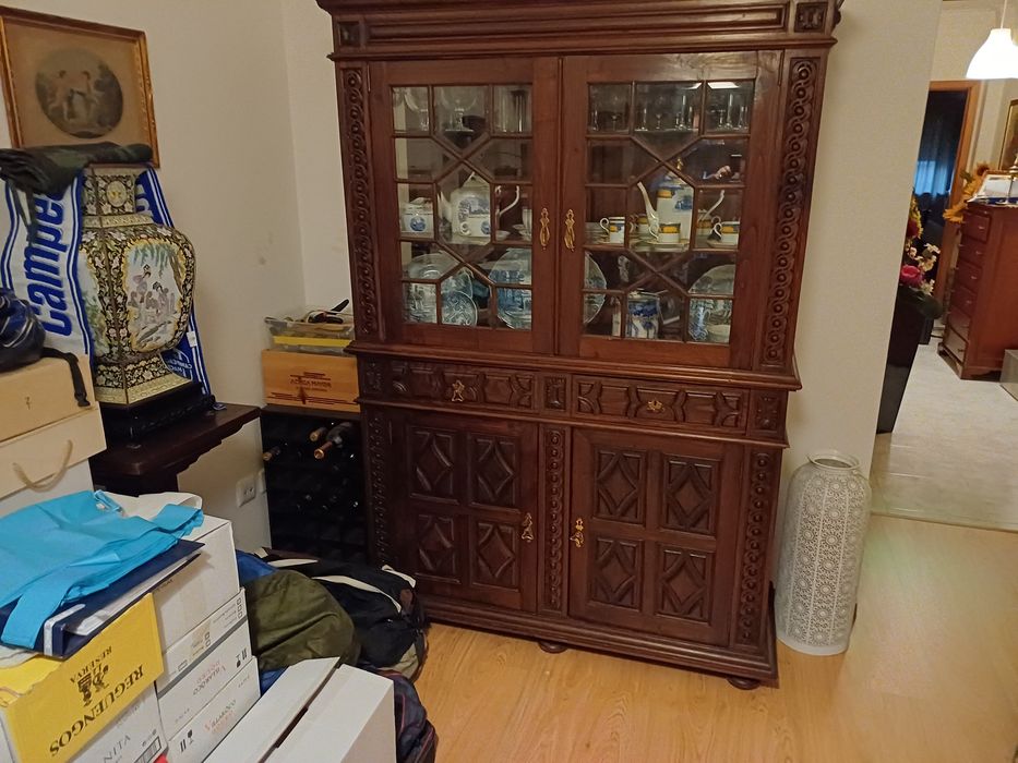 Movel antigo em bom estado