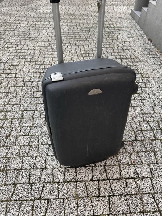 Walizka Samsonite Średnia