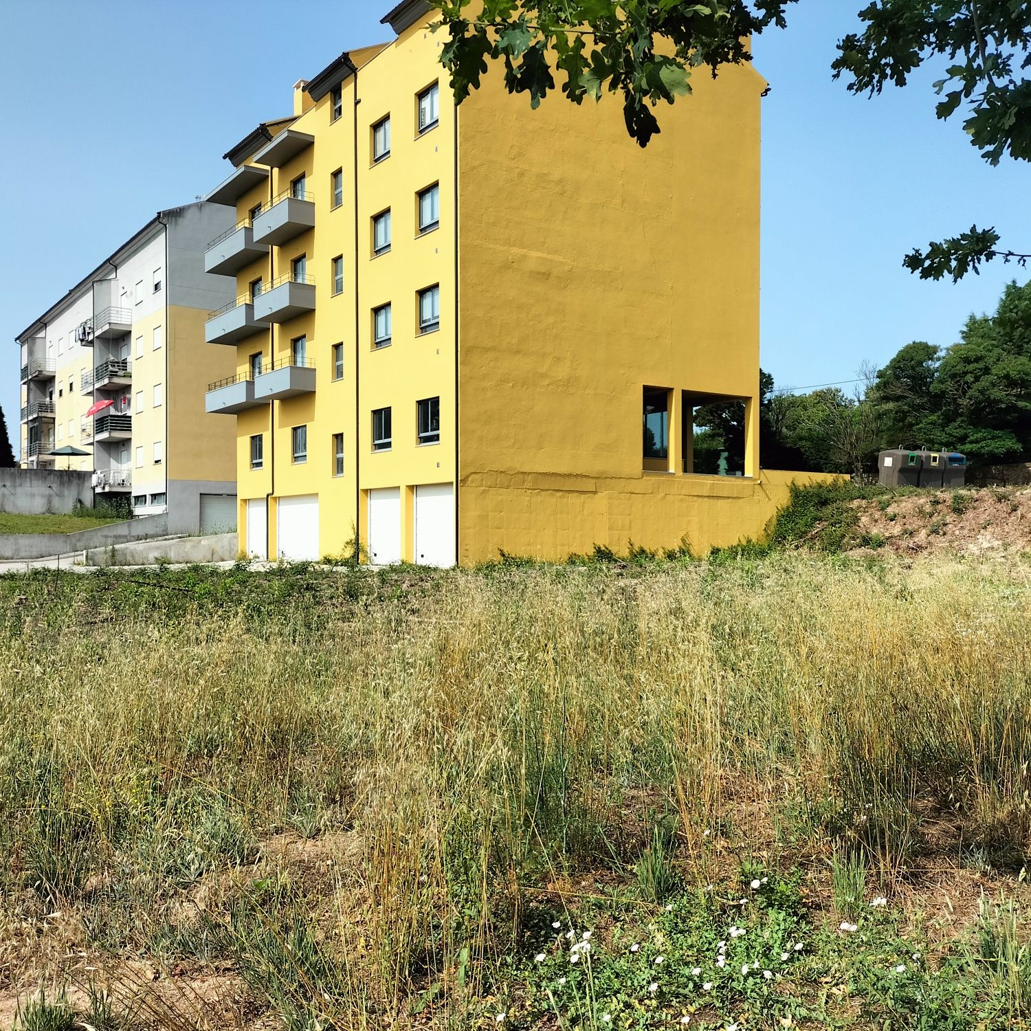 Lote de terreno na urbanização da Catraia.