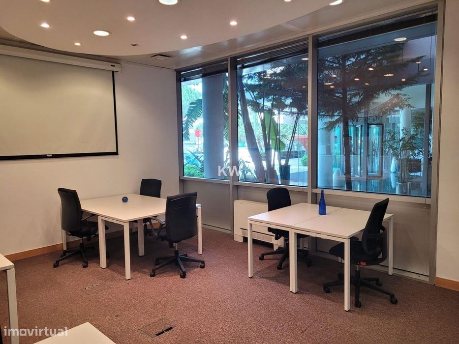 Escritório com 28 m2 na Quinta da Fonte com todas as Soluções para o s