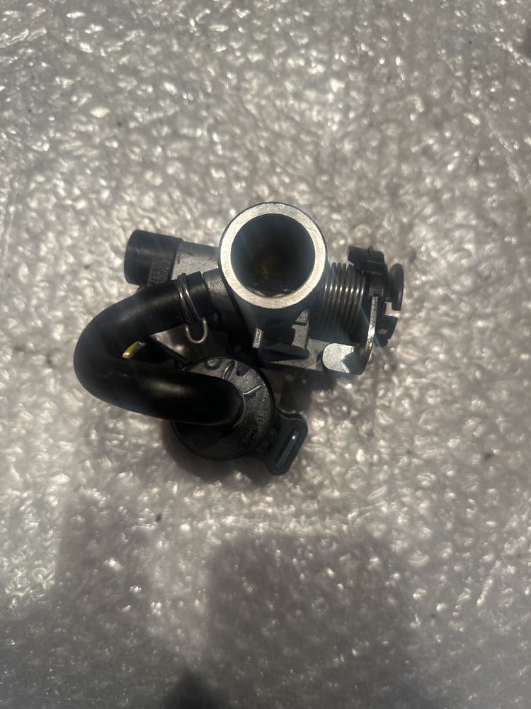 1A008305 Piaggio vespa Primavera Vespa Sprint Przepustnica WtryskiV492