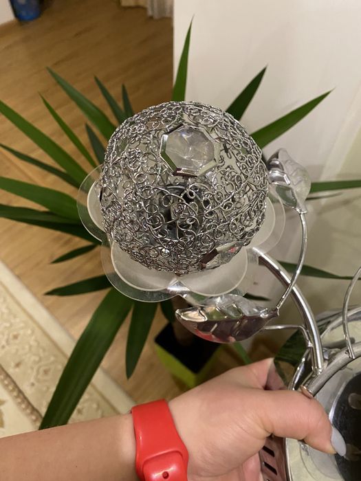 Продам люстру на 4