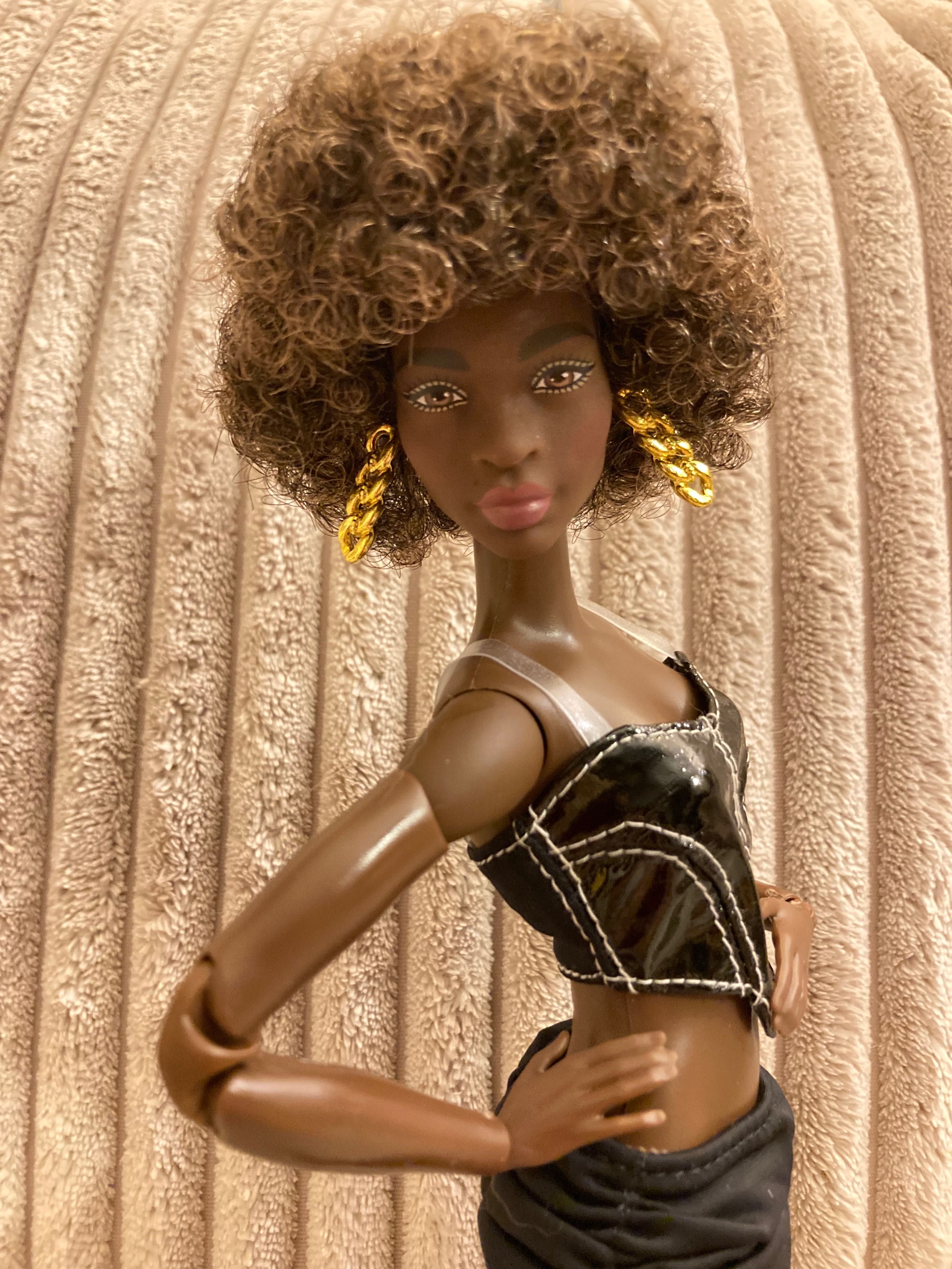 Barbie Basics Creations z wymienną peruką z zestawu 03