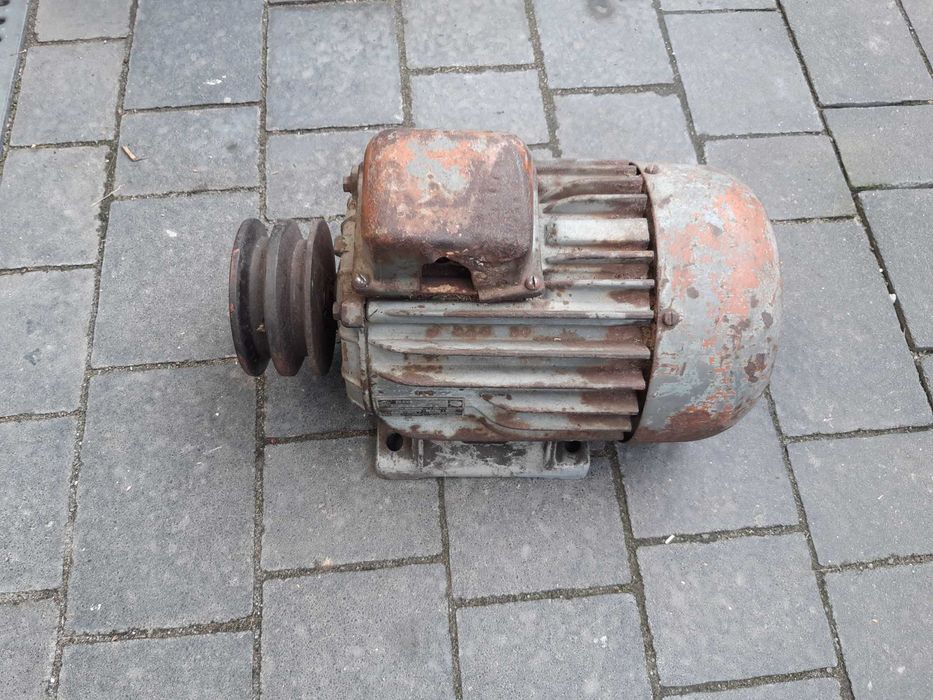 Silnik elektryczny trójfazowy 1.5kW 380V ,trójfazowy,z kołem pasowym