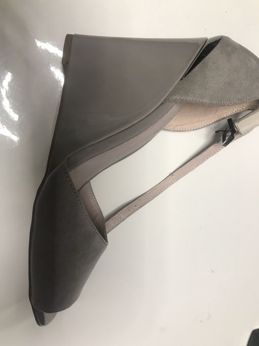 Nowe Jasnoszare buty na koturnie firmy Next rozm. 38