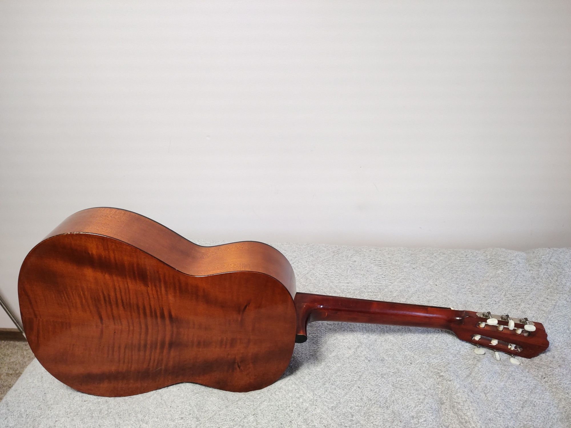 Lugnas Sweden gitara klasyczna Genialne brzmienie !!
