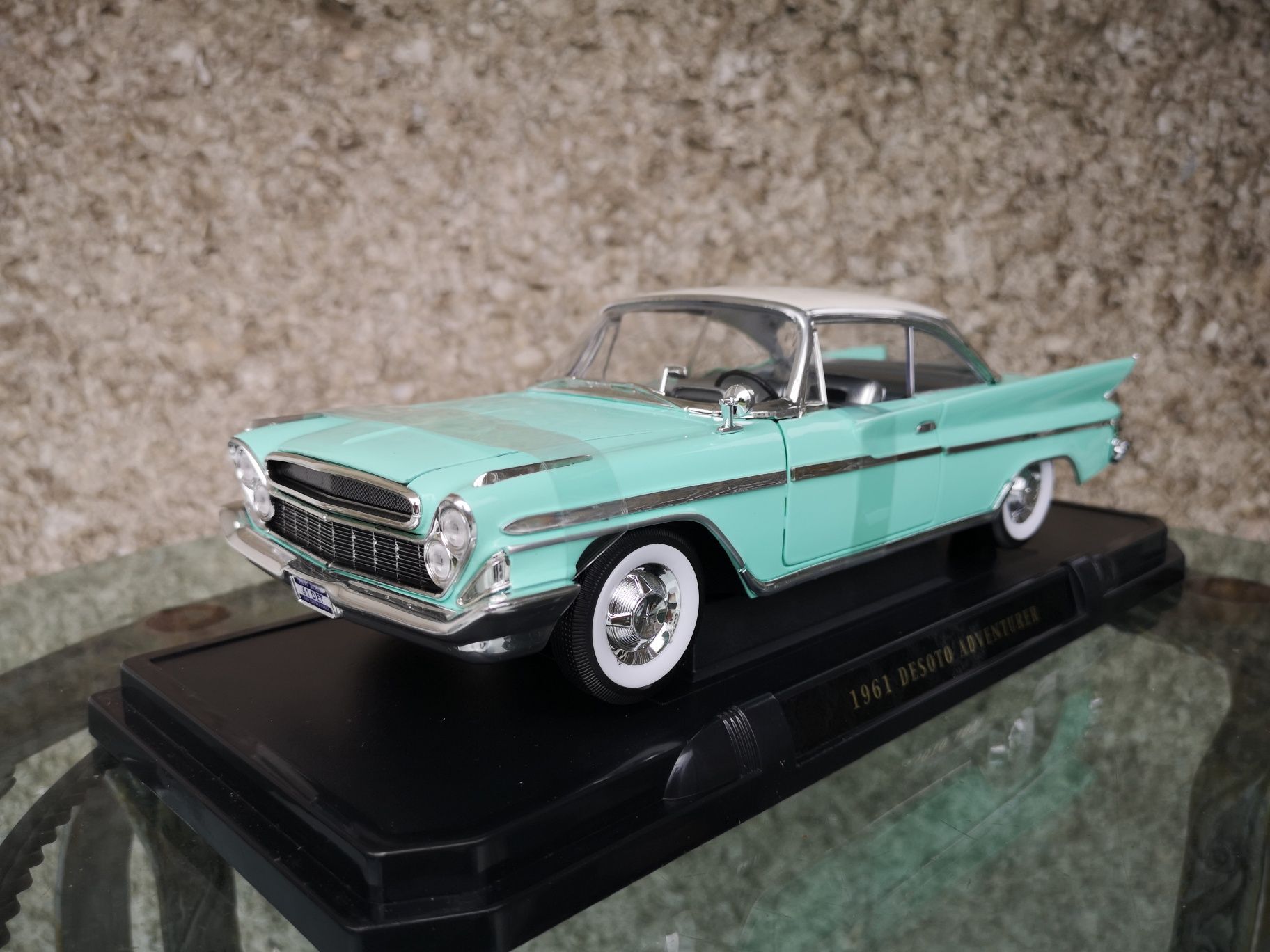 Desoto Adventurer 1961 Lucky Diecast 1:18