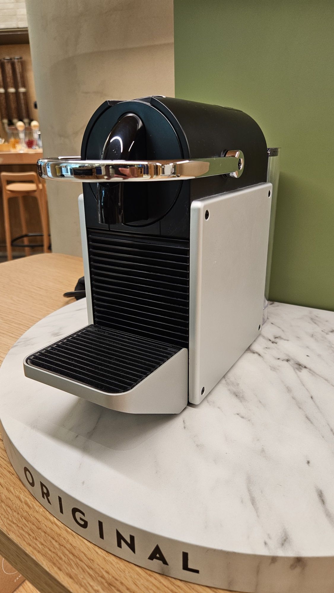 Maquina Nespresso PIXIE NOVA na caixa com garantia