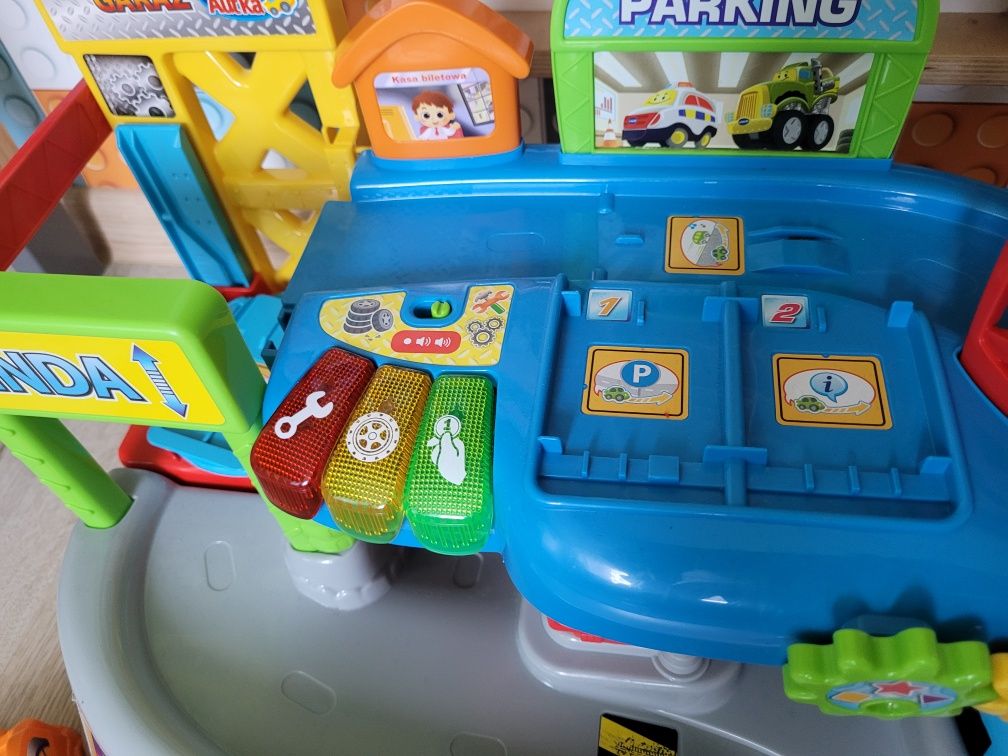 Garaz Vtech tut tut, zadbany. Plus 3 dodatkowe autka.