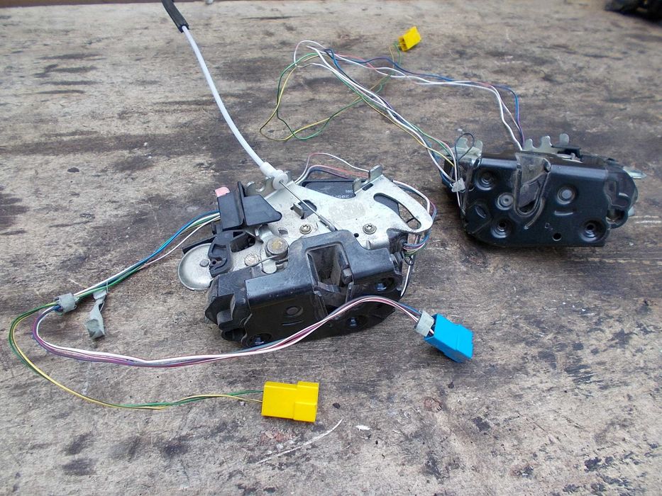 mercedes VANEO 1.7 cdi 01r centralny zamek drzwi tył przód