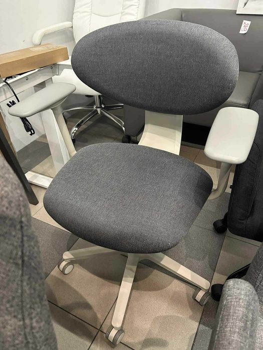 Mega promocja! Krzesło obrotowe z podłokietnikami