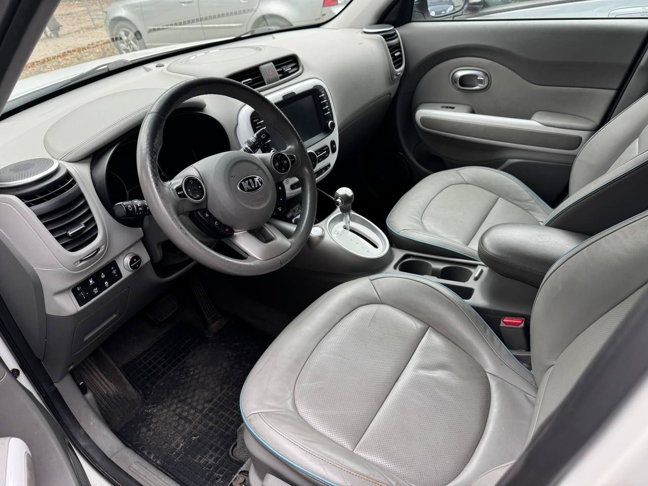 Салон Сідушки Сидіння Карти Обшивка дверей Кіа Соул Kia Soul EV