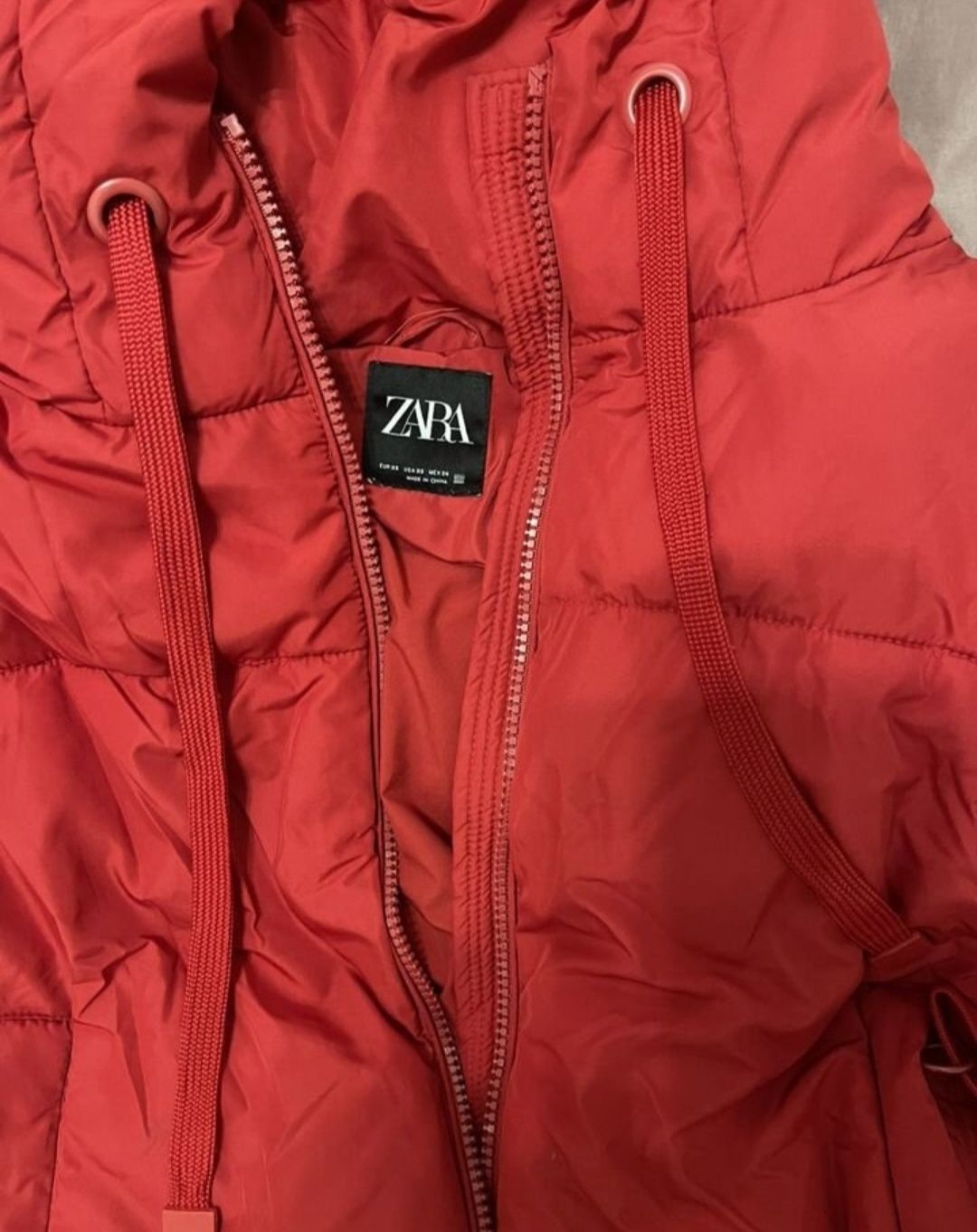 Куртка Zara, пуховик женский, бомбер красный
