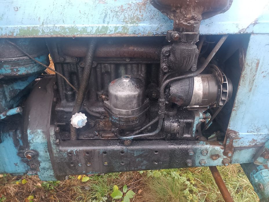 Трактор МТЗ-80 на ходу