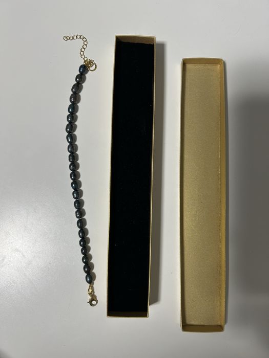 Bransoletka z czarnych naturalnych pereł złote zapięcie