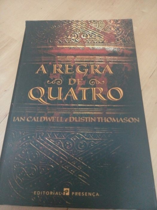 Livro "A Regra De Quatro"