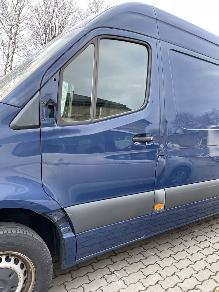 Передні ліві двері Mercedes Sprinter W907 W910