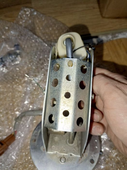 Suzuki Bandit 650 pompa paliwa 07