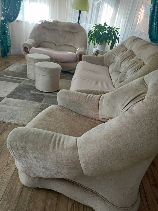 Sprzedam 2 kanapy + fotel + 2x pufa