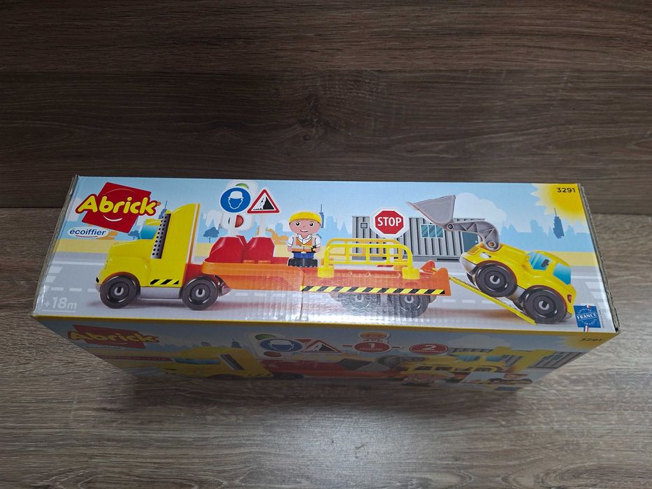 Nowy zestaw ciężarówka budowlana ,koparka ,figurka