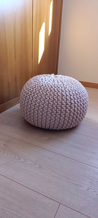 Puff redondo entrelaçado