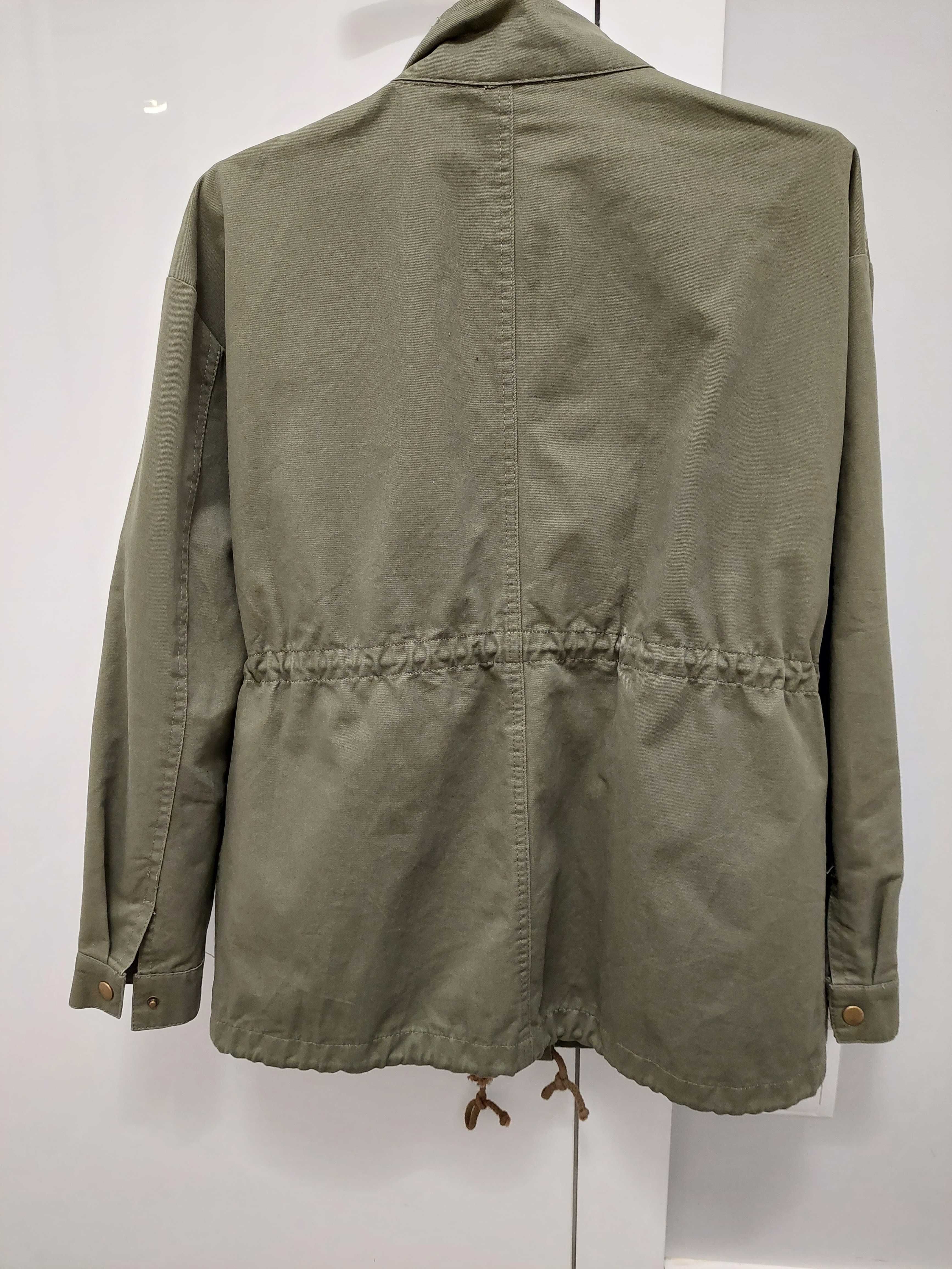 Kurtka parka khaki z naszywkami S