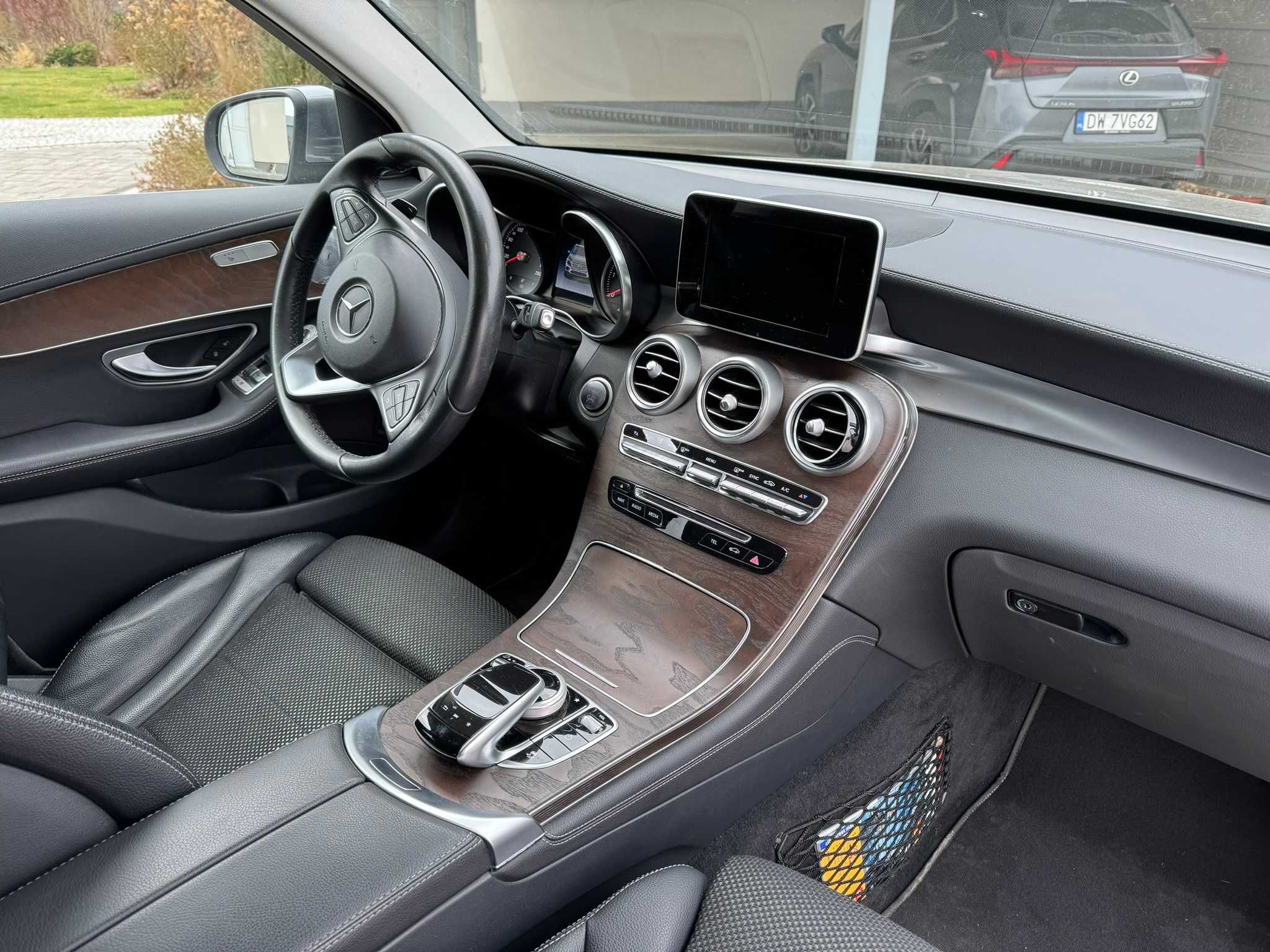 Mercedes GLC, 4matic 220d, rocznik 2017, możliwa Faktura VAT.