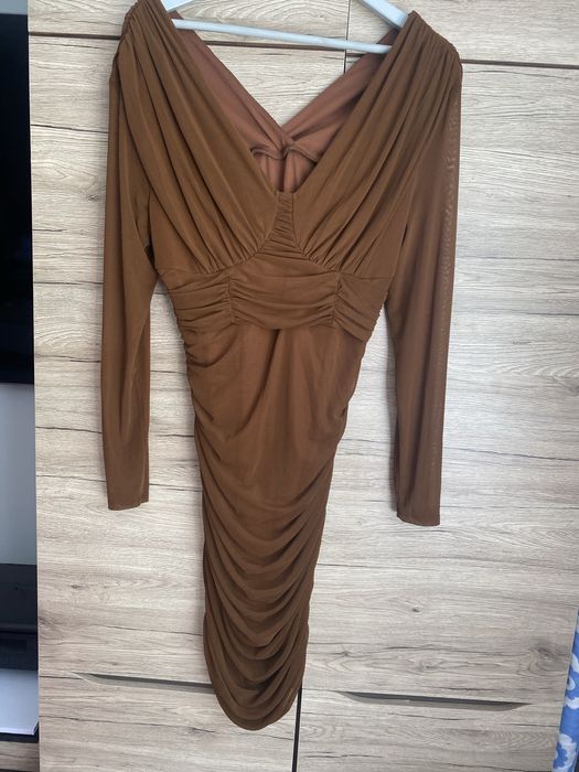 Sukienka kobieca dopasowana marszczona