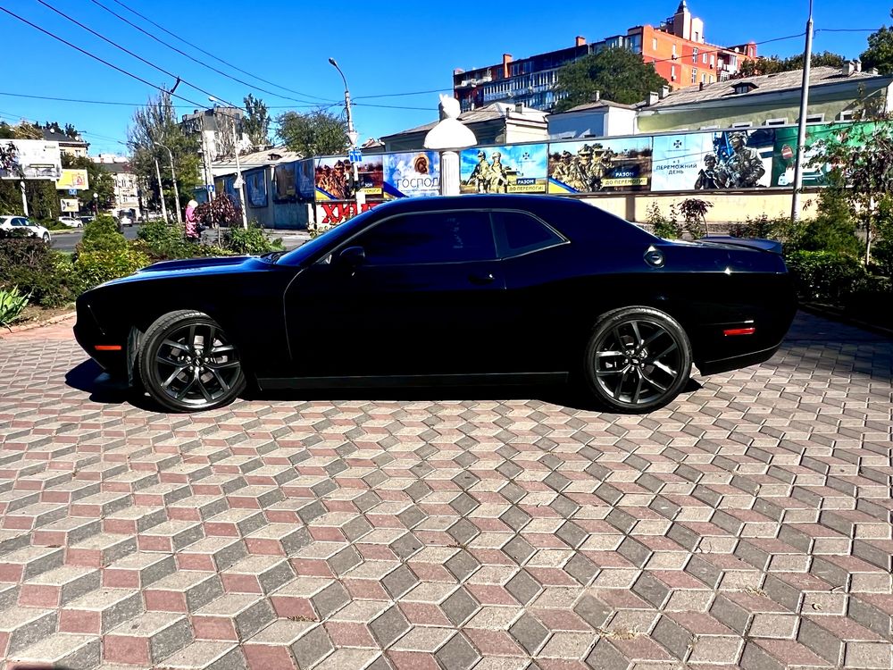 Продам додж челенджер 5.7