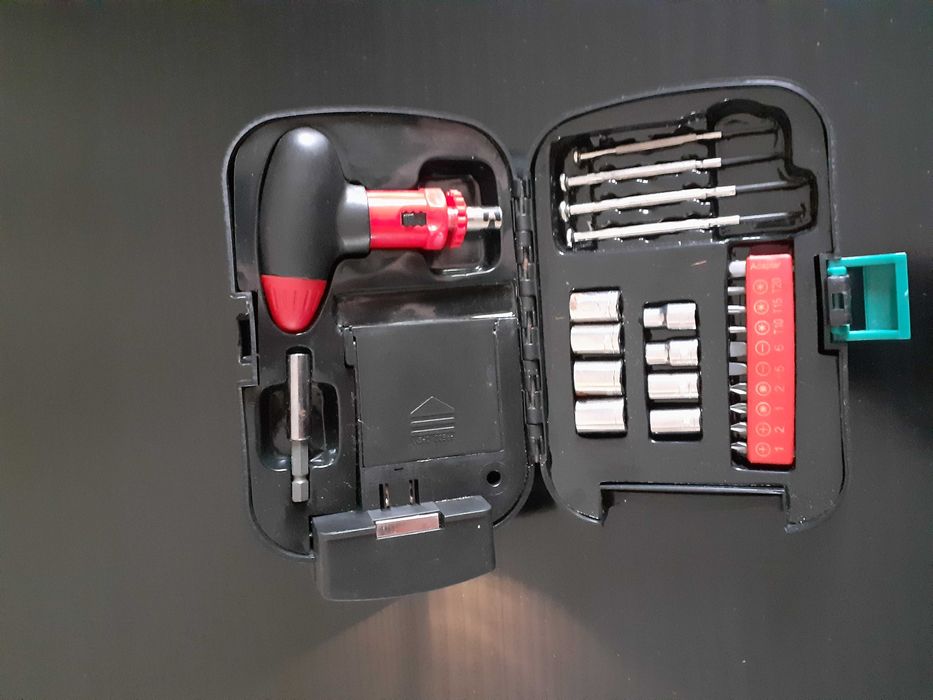 Lanterna +Mala de ferramentas novo preço